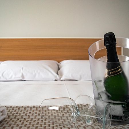 Ferrari Rooms & Apartments ปอร์โตเชซาเรโอ ภายนอก รูปภาพ