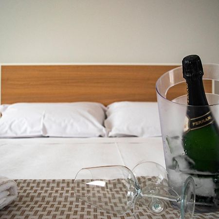 Ferrari Rooms & Apartments ปอร์โตเชซาเรโอ ภายนอก รูปภาพ