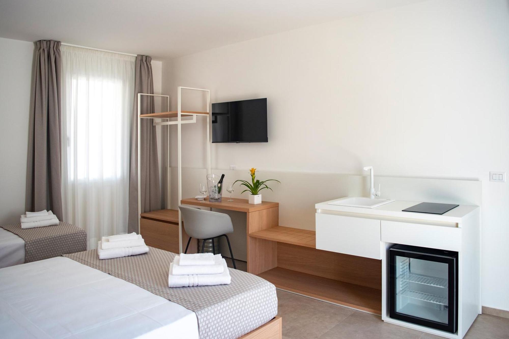 Ferrari Rooms & Apartments ปอร์โตเชซาเรโอ ภายนอก รูปภาพ